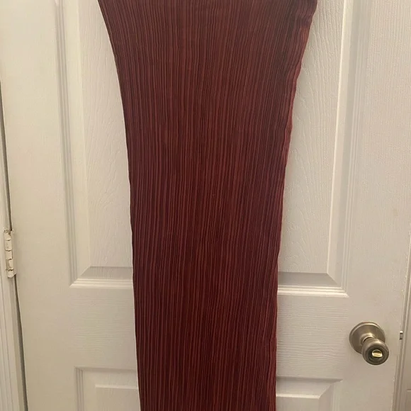 Topshop Plisse Straight Midi Skirt | Burgundy NWOT US6 UK10 - Picture 5 of 5